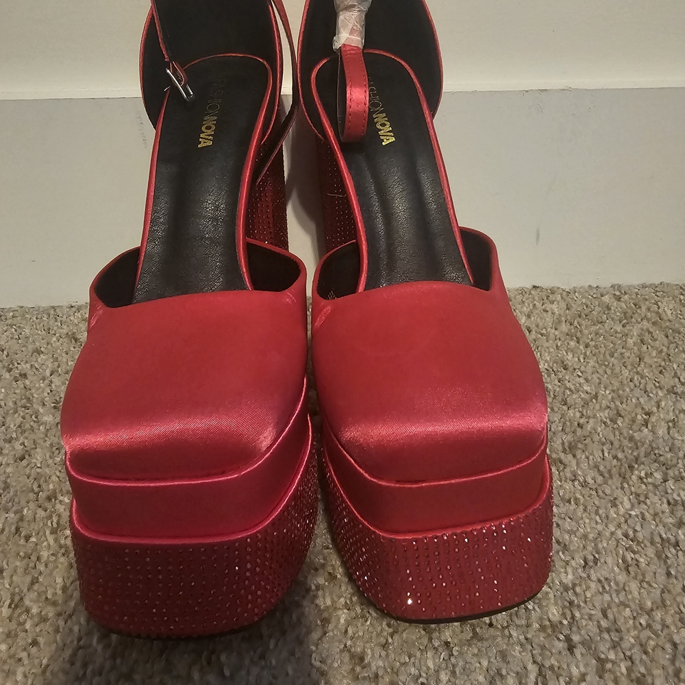 Fashion Nova Hot Pink Platform Heels